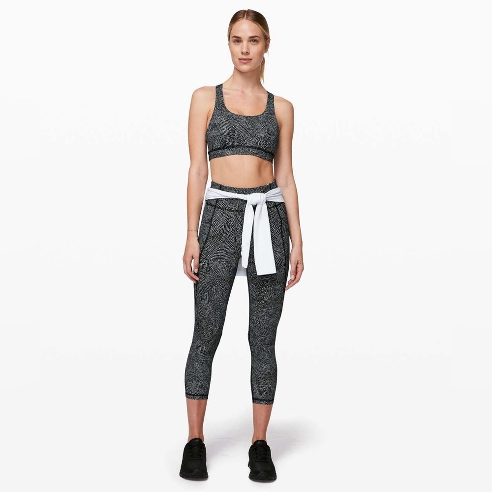 Lululemon Time To Sweat Crop in Free Spirit Alpine White Black - Size 8 - Picture 2 of 11